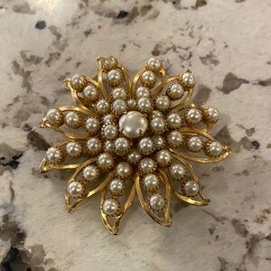 Vintage Judy Lee Sunburst Pearl Brooch